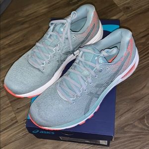 Women’s ASICS Gel Cumulus 22 Size 9.5